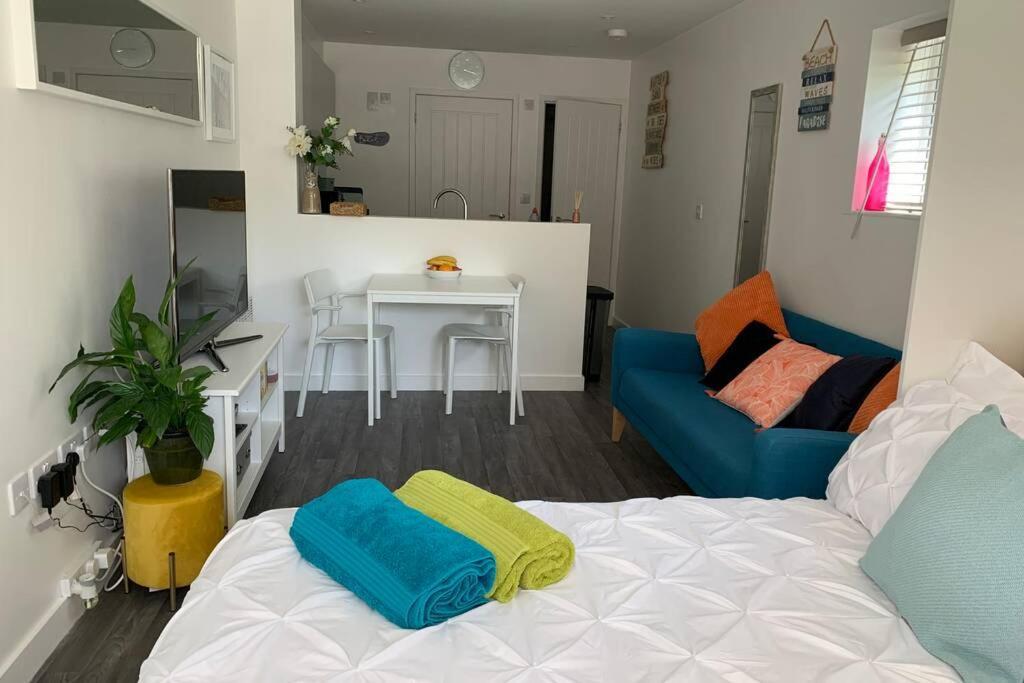 Bournemouth Nr Town Beach Train Coach Shops Lovely Entire Apartment Allows Quiet Good Dogs Екстериор снимка