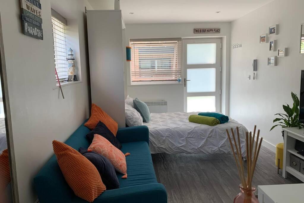 Bournemouth Nr Town Beach Train Coach Shops Lovely Entire Apartment Allows Quiet Good Dogs Екстериор снимка
