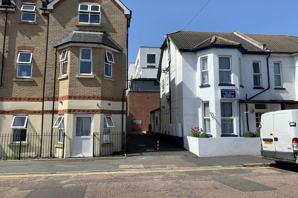 Bournemouth Nr Town Beach Train Coach Shops Lovely Entire Apartment Allows Quiet Good Dogs Екстериор снимка