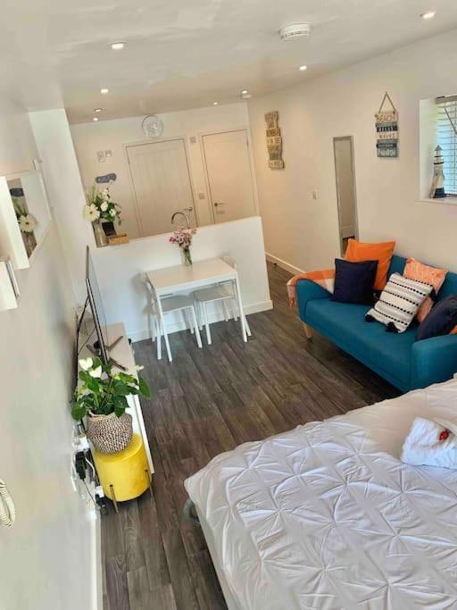 Bournemouth Nr Town Beach Train Coach Shops Lovely Entire Apartment Allows Quiet Good Dogs Екстериор снимка